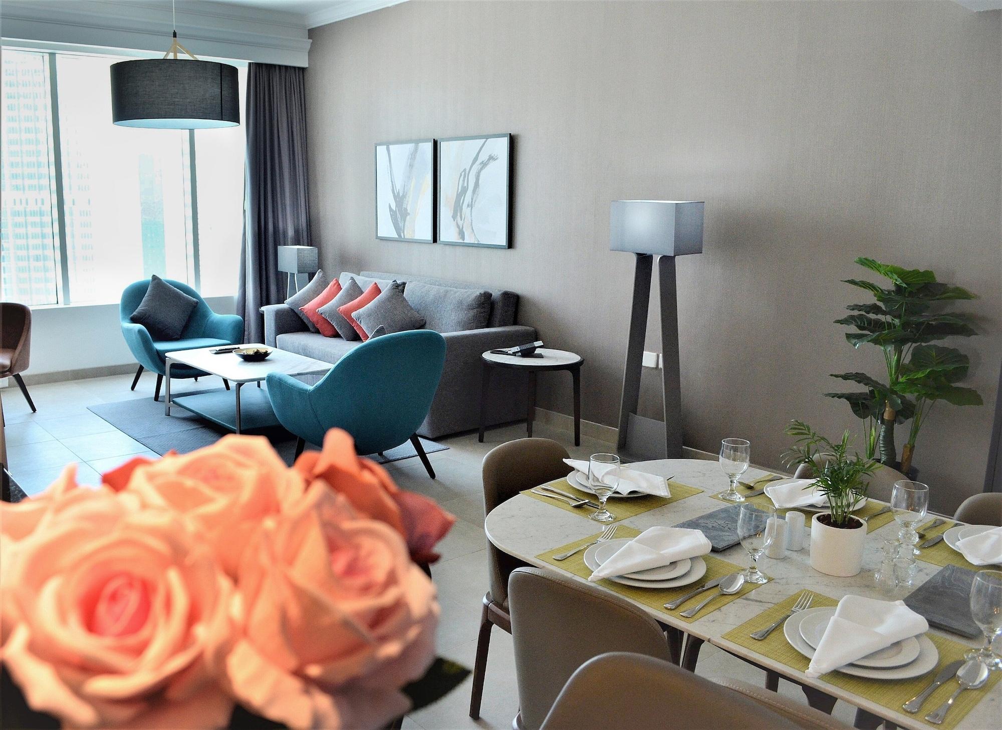 多哈萨默塞特西湾公寓式酒店 外观 照片 A living room in a serviced apartment in Dubai