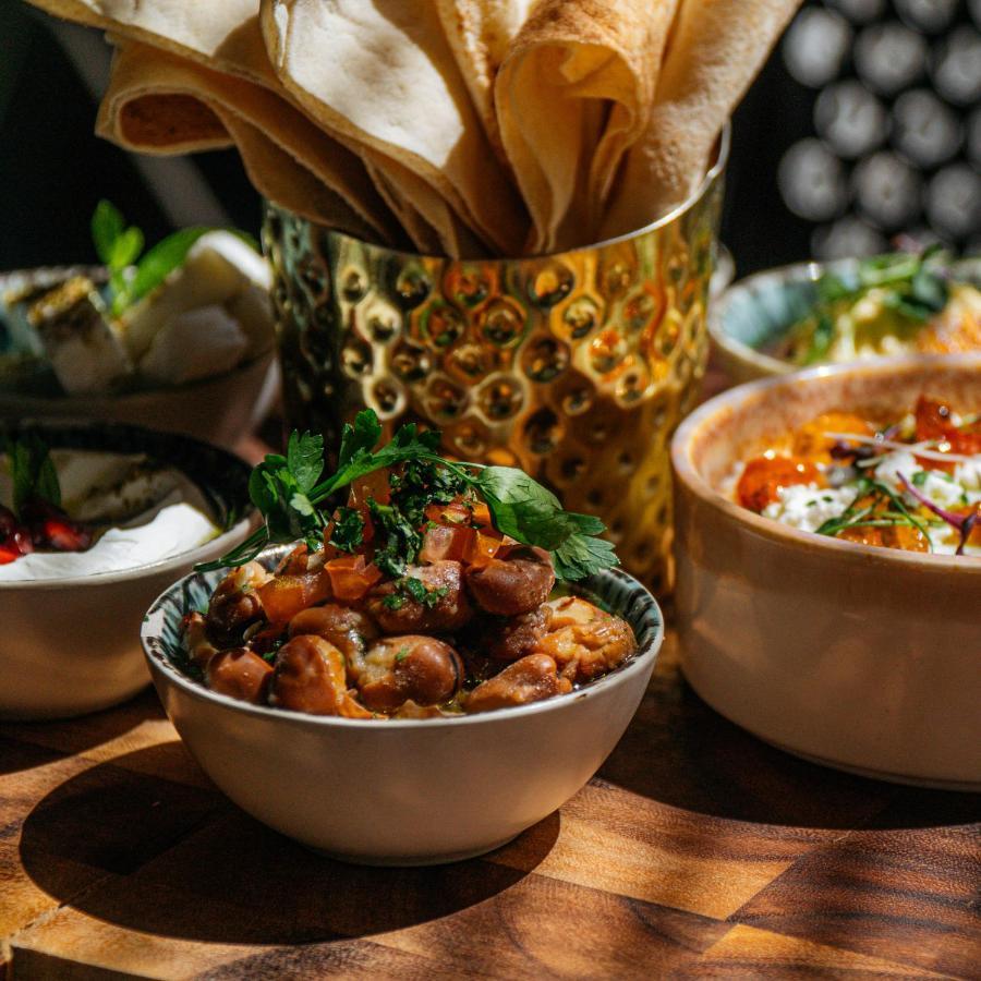 多哈萨默塞特西湾公寓式酒店 外观 照片 A bowl of hummus