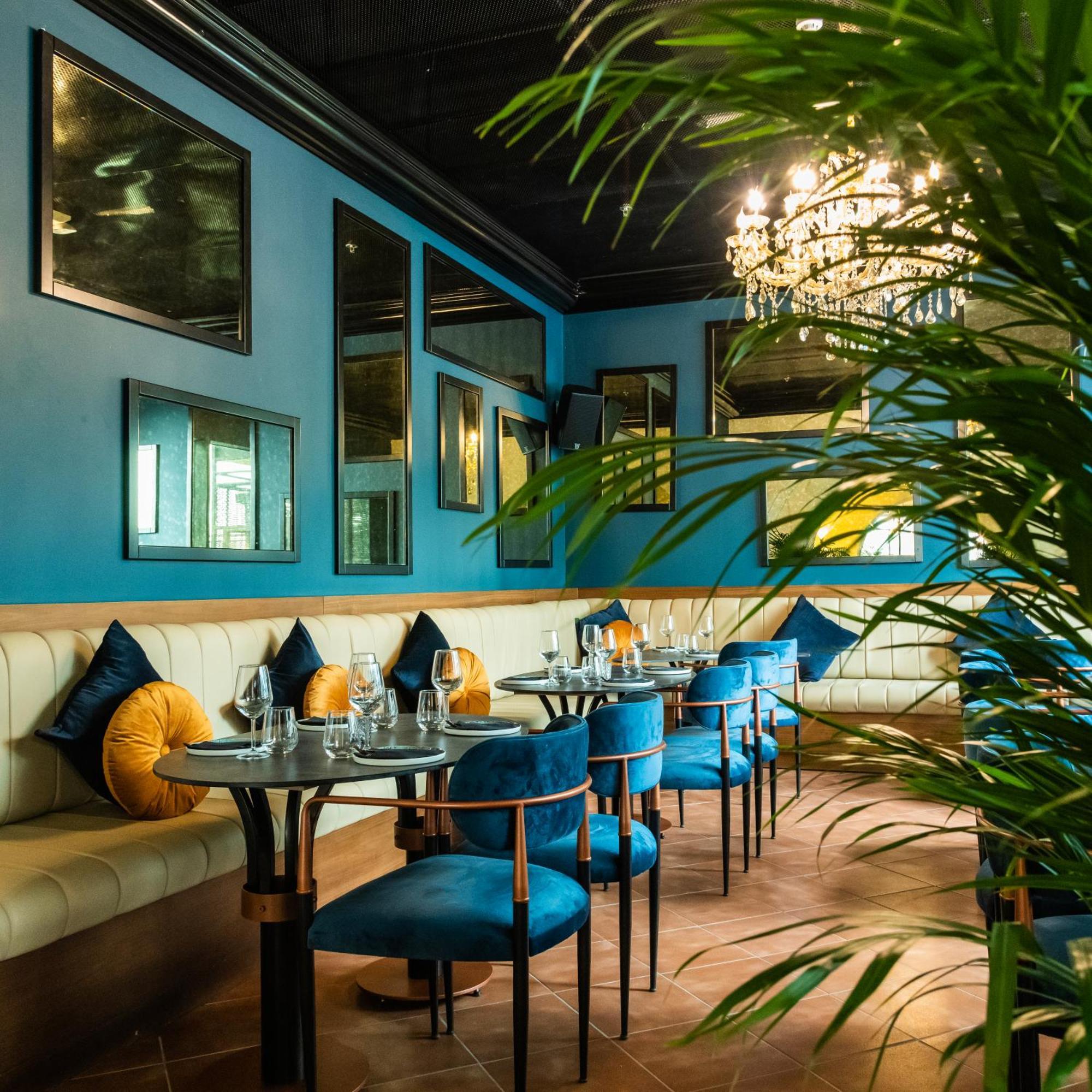 多哈萨默塞特西湾公寓式酒店 外观 照片 Restaurant interior