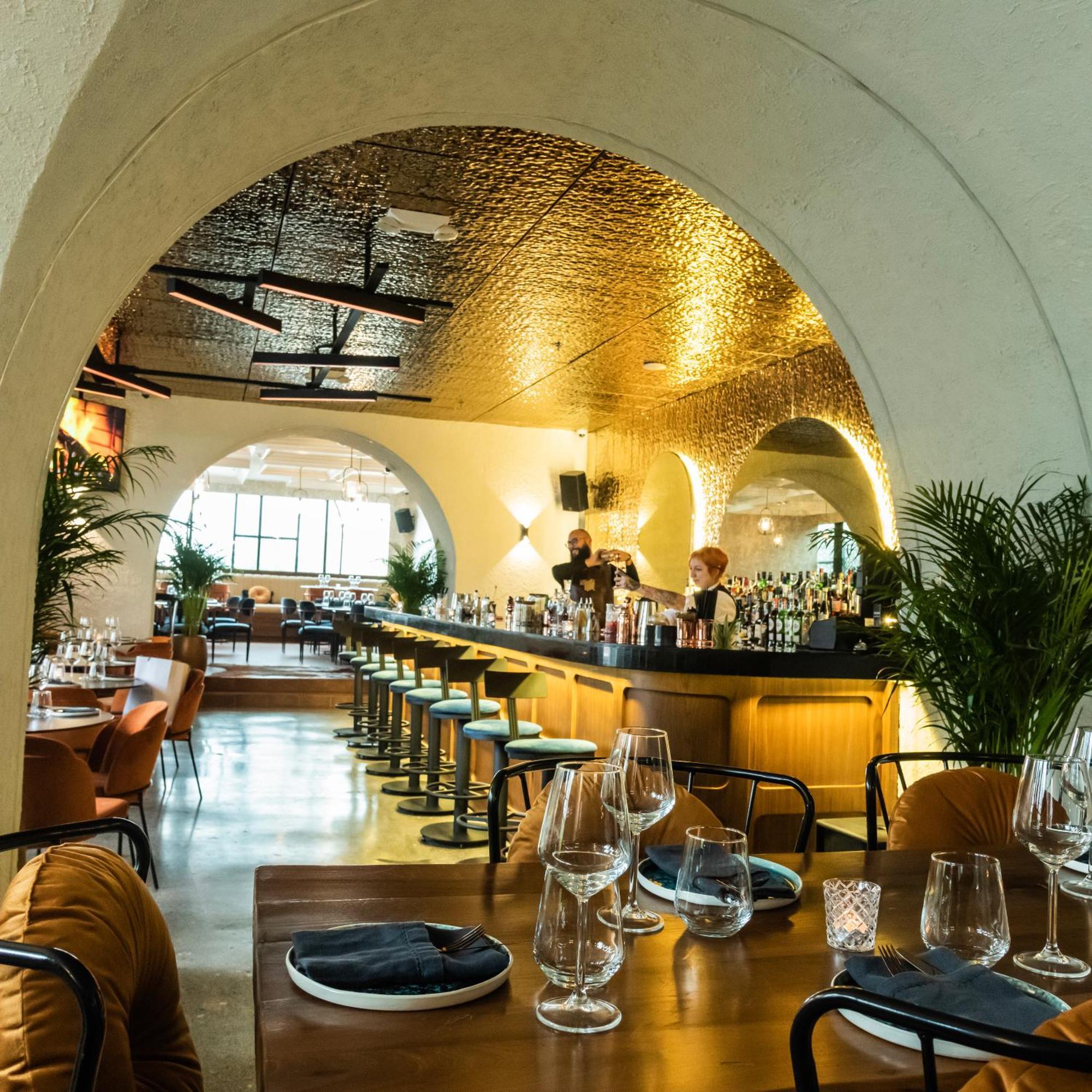 多哈萨默塞特西湾公寓式酒店 外观 照片 The interior of the restaurant