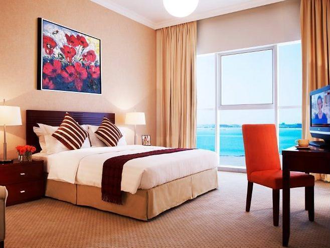 多哈萨默塞特西湾公寓式酒店 外观 照片 A bedroom in a hotel
