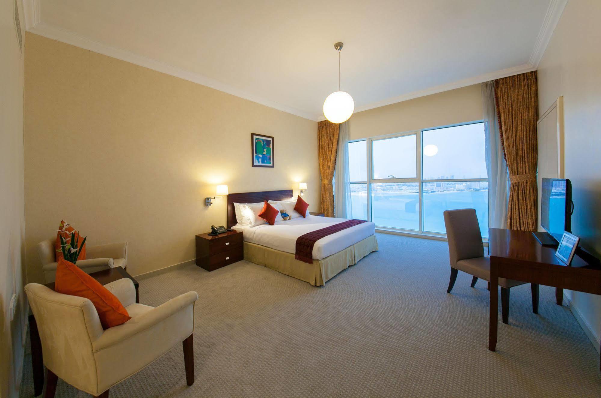 多哈萨默塞特西湾公寓式酒店 外观 照片 A room at the hotel